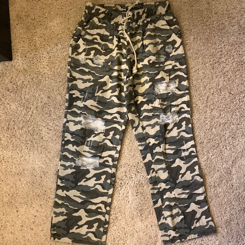 Boutique camo crops